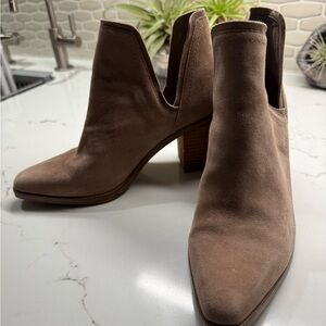 Zodiac Tan Suede Block Heel Booties, size 6.5